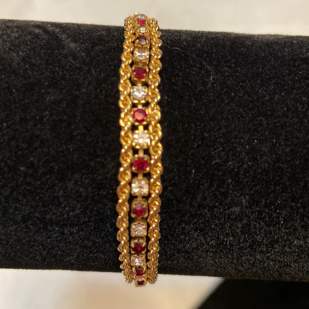 Quality Gold-tone Womens Faux 7” Tennis Bracelet- Like New!